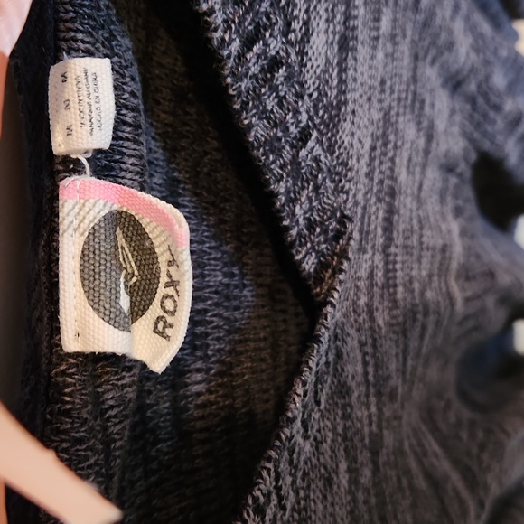 Roxy tunic style sweater. ❤️ - Picture 2 of 5